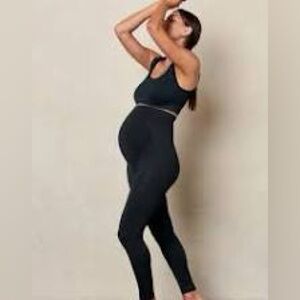 BLANQI Black Leggings Sleek Stretchy Design